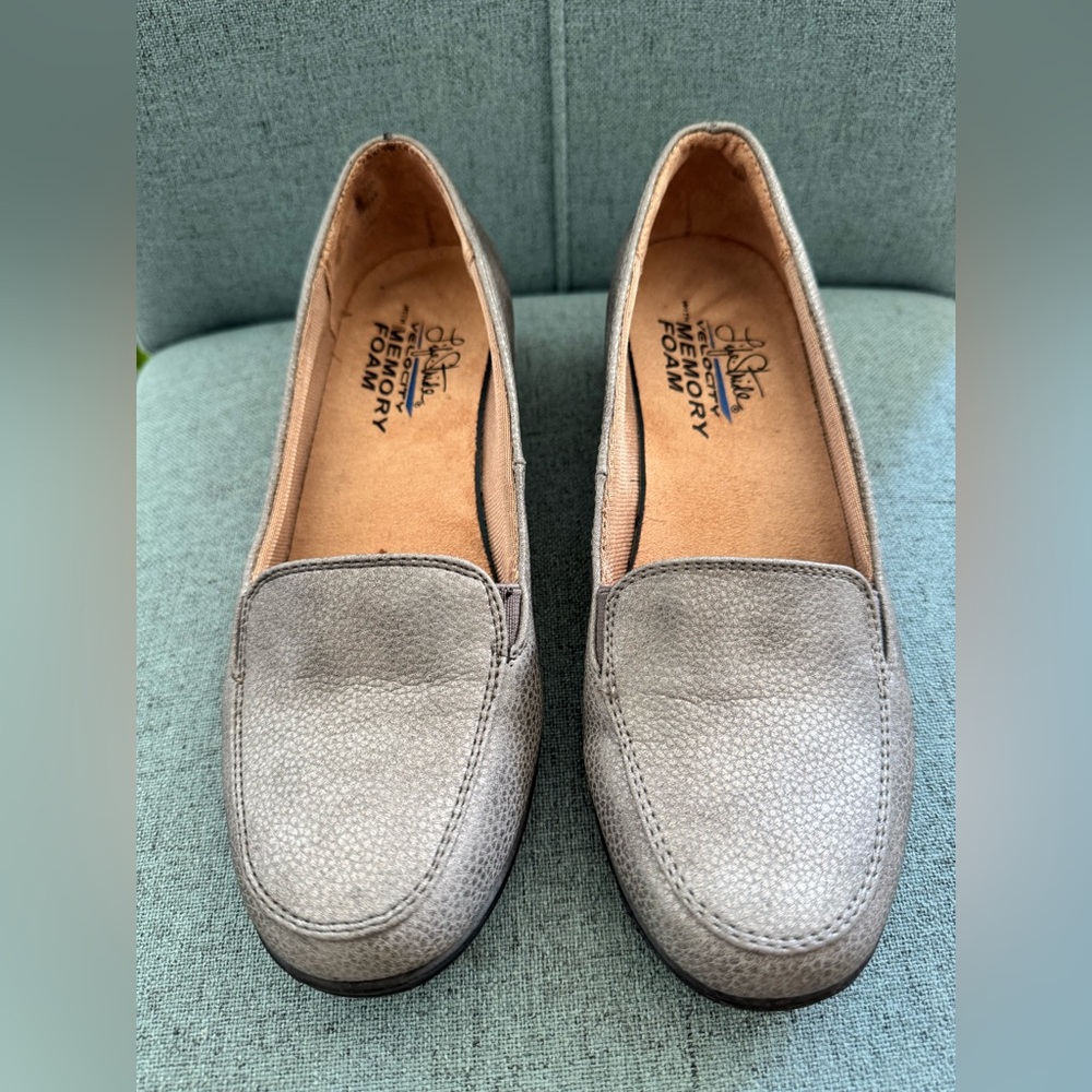 LifeStride Isabelle Gray /Metallic Women's
Velocity Memory Foam Loafer Shoes 6